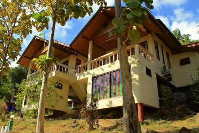 Cabaña familiar con aire acondicionado — Tanouy Garden Resort Koh Phangan